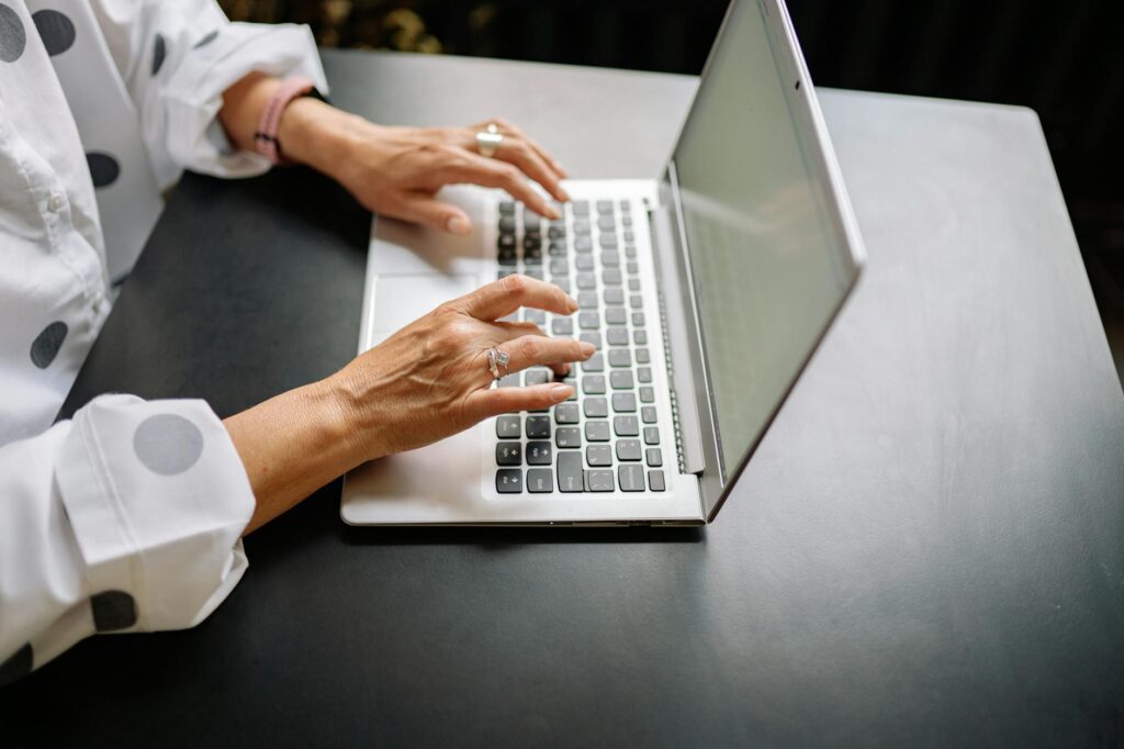 Early Warning Signs of Carpal Tunnel Syndrome: What to Watch For 2 Early signs of Carpal tunnel